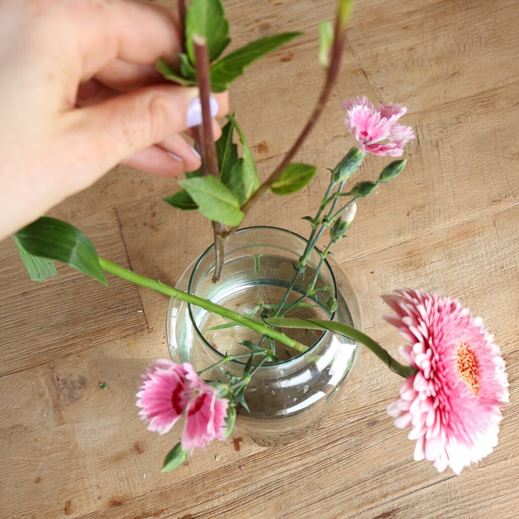 opvullen vaas bloemschikken